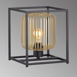 Moderne Tischleuchte Caydo mit schwarzem Metallrahmen und goldenen Streben, seitliche Perspektive