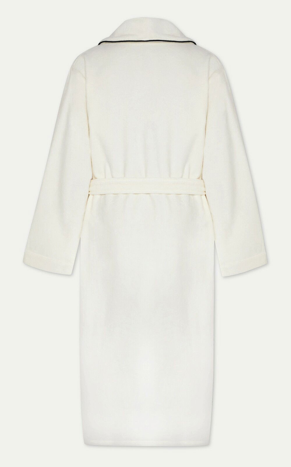 Rückansicht eines weißen Bademantels mit Schalkragen und Gürtel