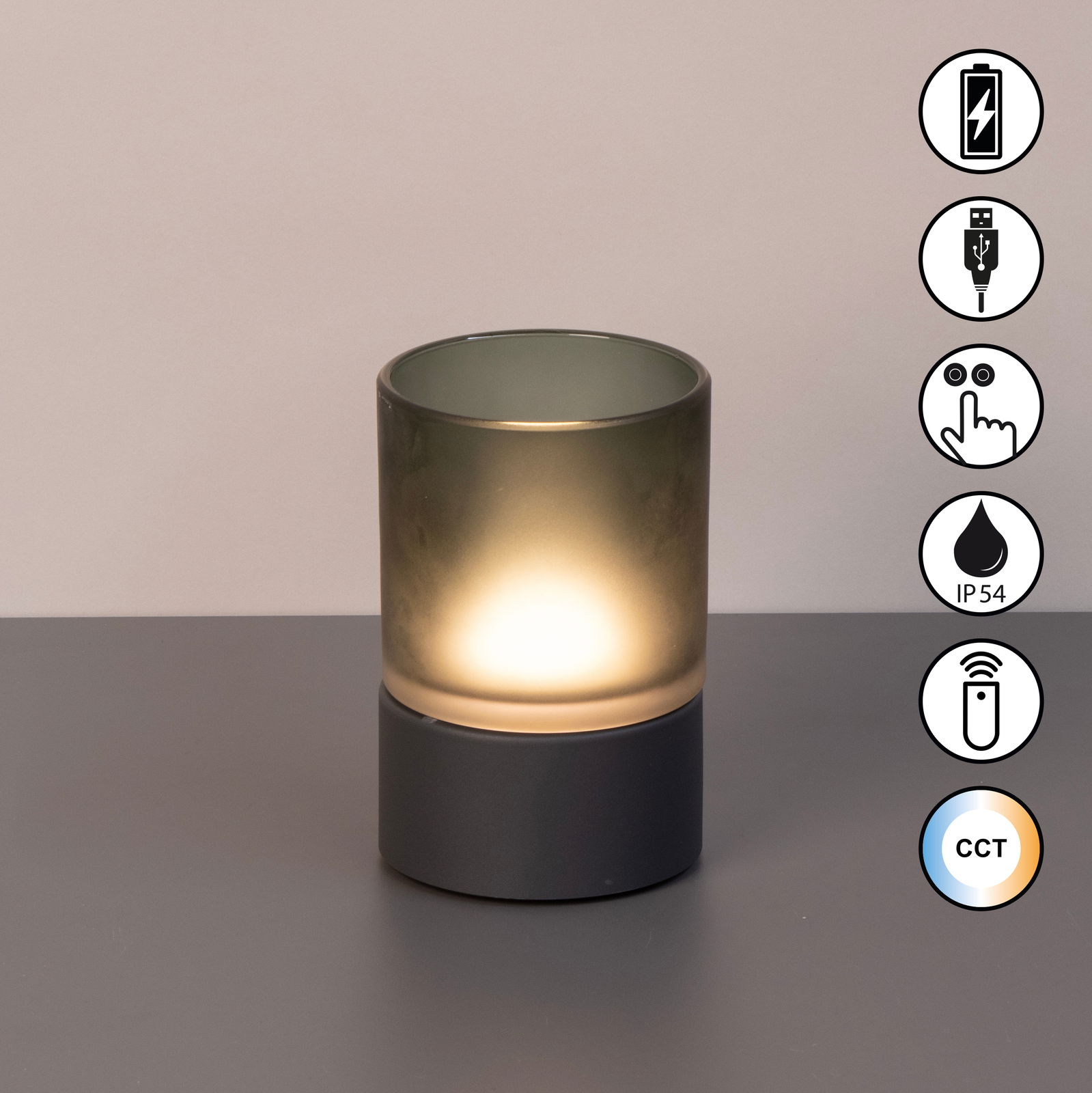 Akku-Windlicht mit zylindrischem Glasaufsatz auf dunklem Sockel, seitliche Ansicht. Symbole für USB-Ladung, Touch-Bedienung, IP54-Schutz, Fernbedienung und CCT-Farbtemperatur.
