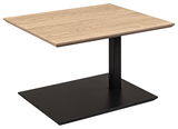 Moderner Couchtisch mit Holzplatte und schwarzem Metallgestell, seitliche Perspektive