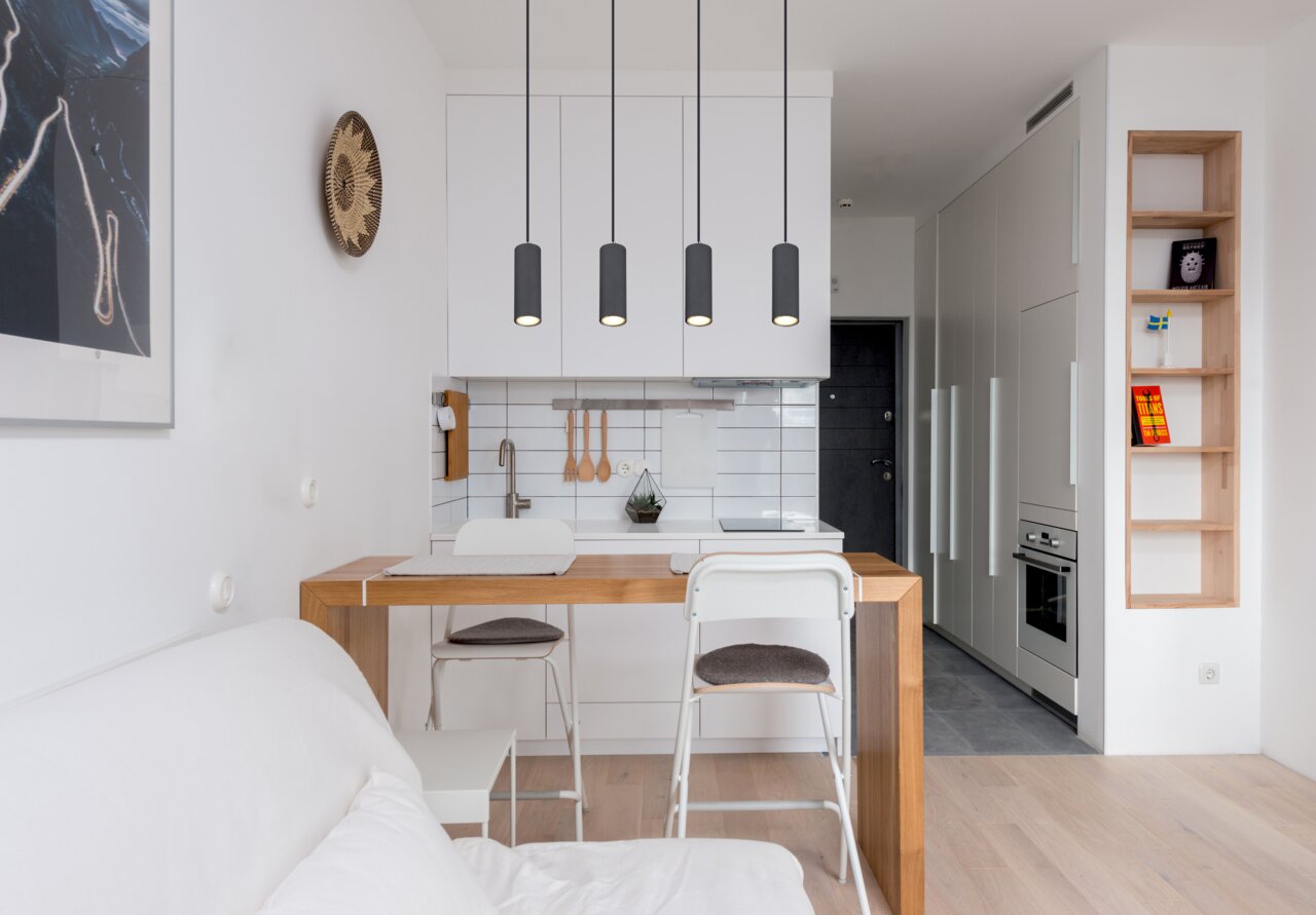 Globo Lighting Hängeleuchte ROBBY Moderne Hängeleuchte in einer stilvollen, minimalistischen Küche, aus der Perspektive des Wohnzimmers betrachtet.