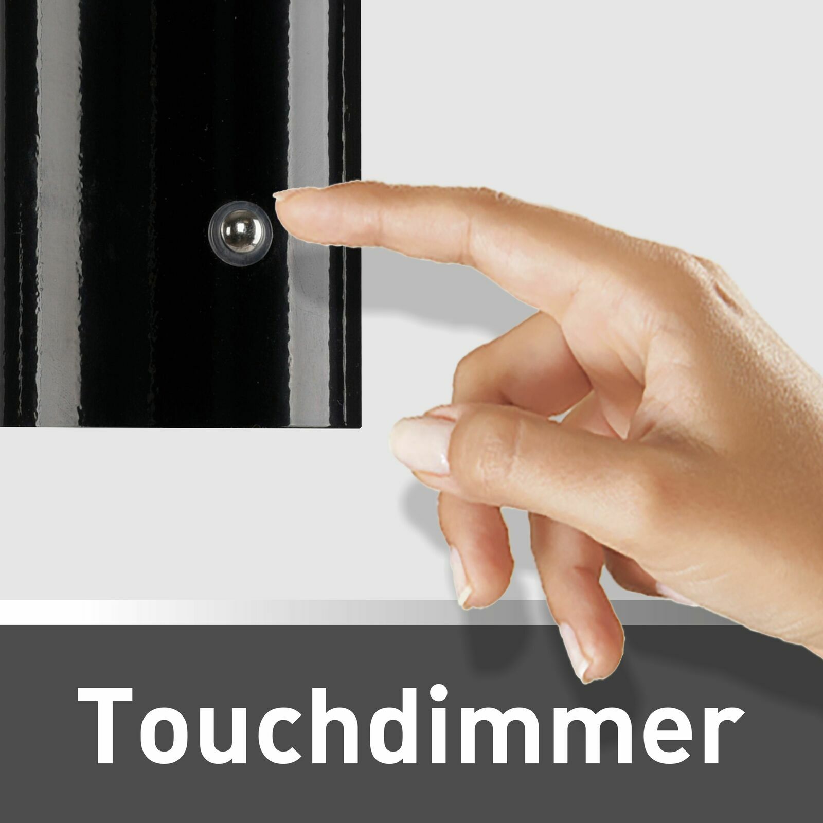 Nahaufnahme einer Hand, die den Touchdimmer einer schwarzen Akku-Tischleuchte AGNES berührt.