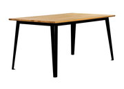 Moderner Esstisch mit Holzplatte und schwarzen Metallbeinen, seitliche Perspektive