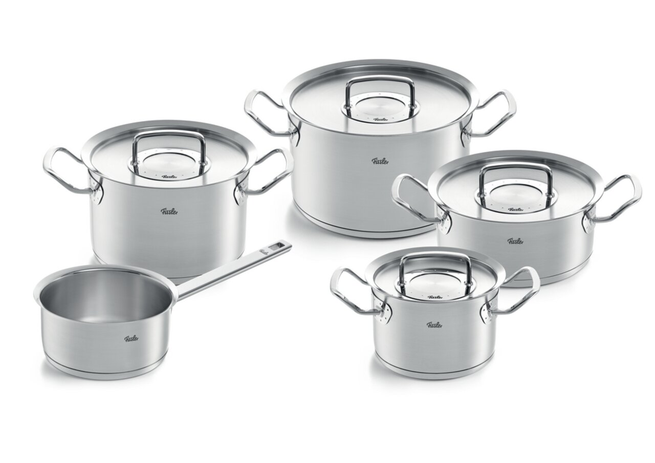 Fissler Topfset 5-tlg. ORIGINAL-PROFI COLLECTION 2 Fünfteiliges Topfset aus Edelstahl, bestehend aus vier Töpfen mit Deckeln und einem Stieltopf, aus der Vogelperspektive.