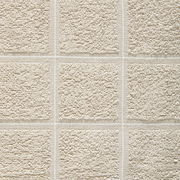 Nahaufnahme eines beigen Frottierhandtuchs mit quadratischem Muster