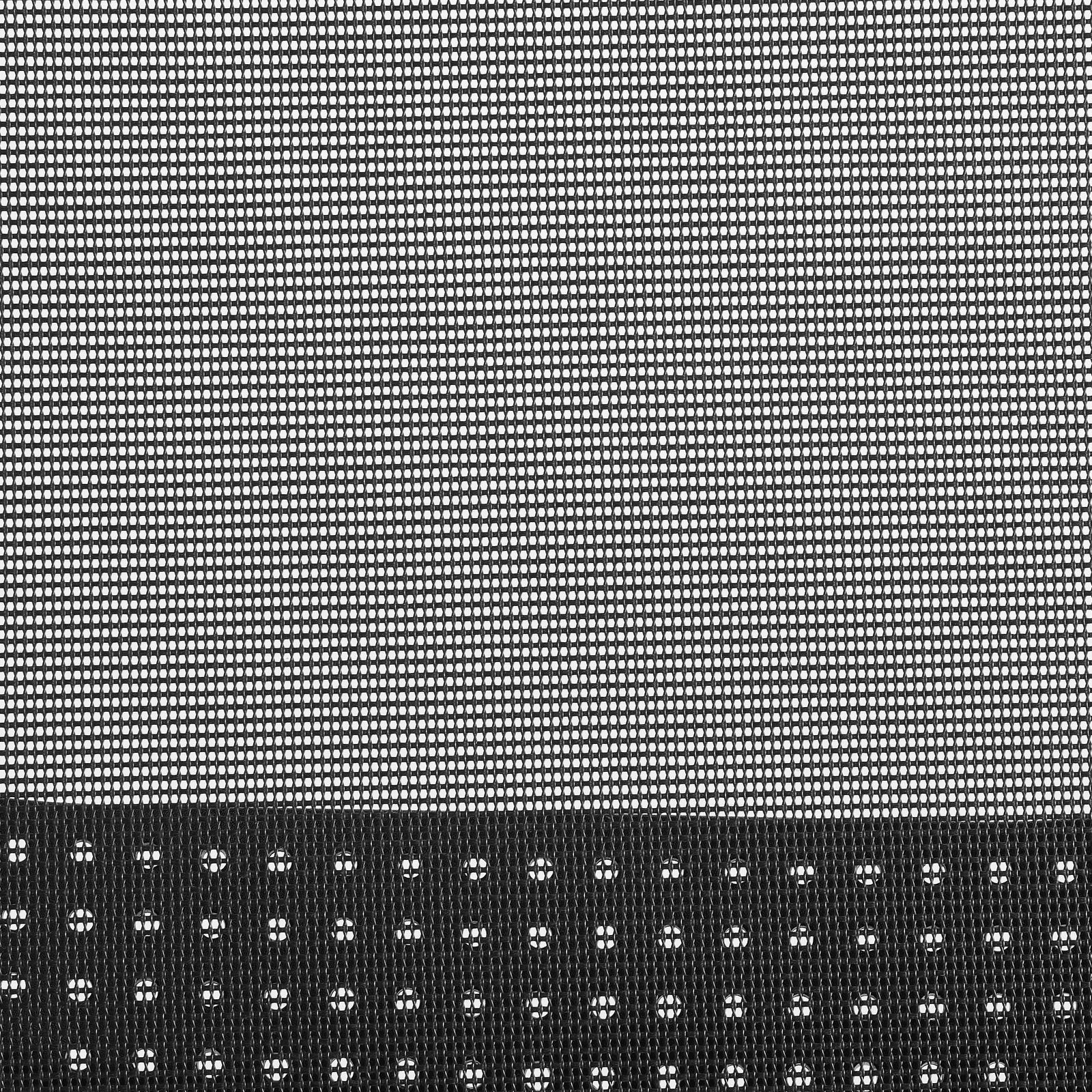 Nahaufnahme des Netzgewebes eines Bürostuhls aus seitlicher Perspektive