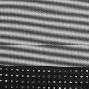 Nahaufnahme des Netzgewebes eines Bürostuhls aus seitlicher Perspektive