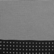 Nahaufnahme des Netzgewebes eines Bürostuhls aus seitlicher Perspektive