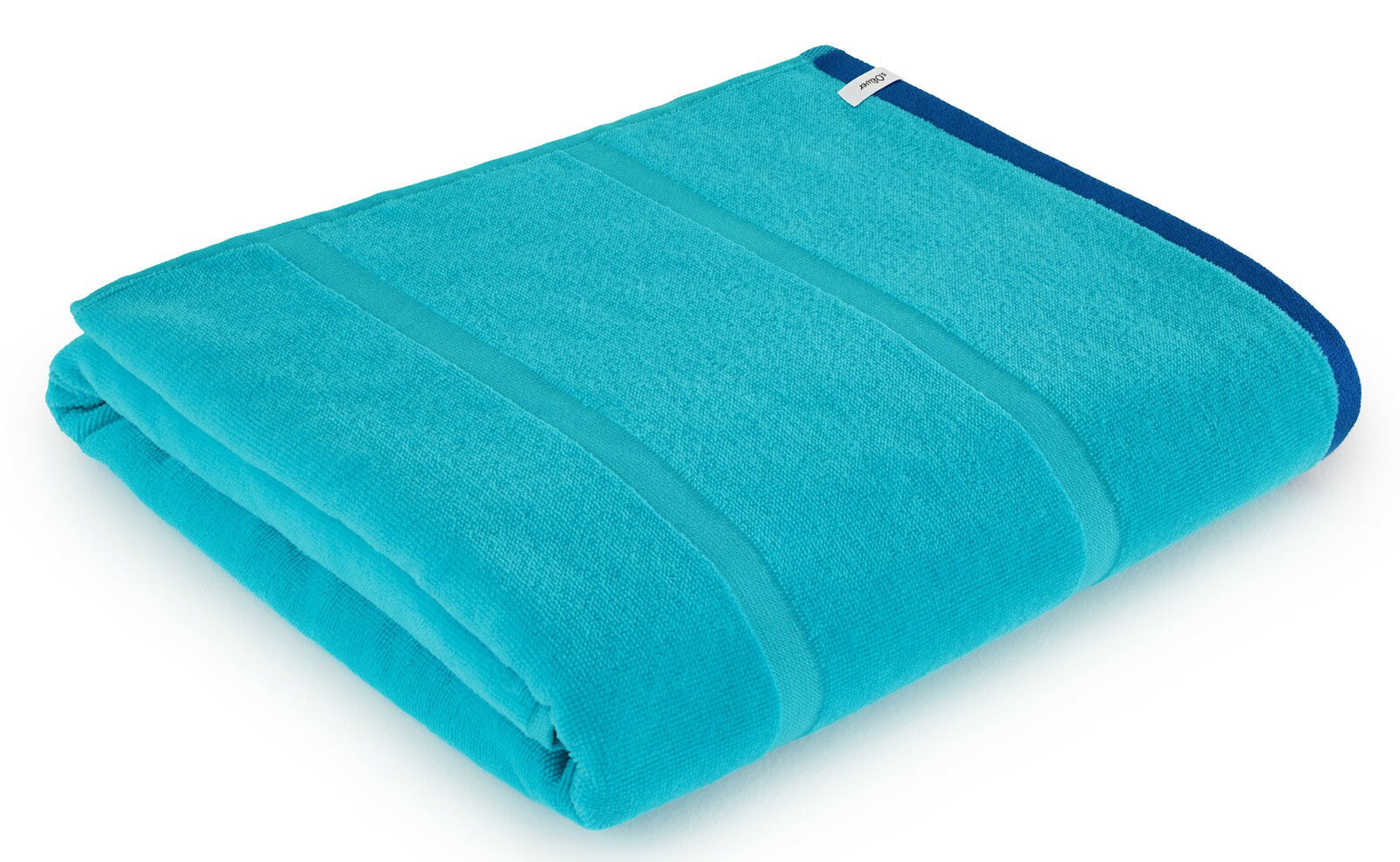 Gefaltetes türkisfarbenes Strandtuch mit blauer Kante, seitliche Perspektive