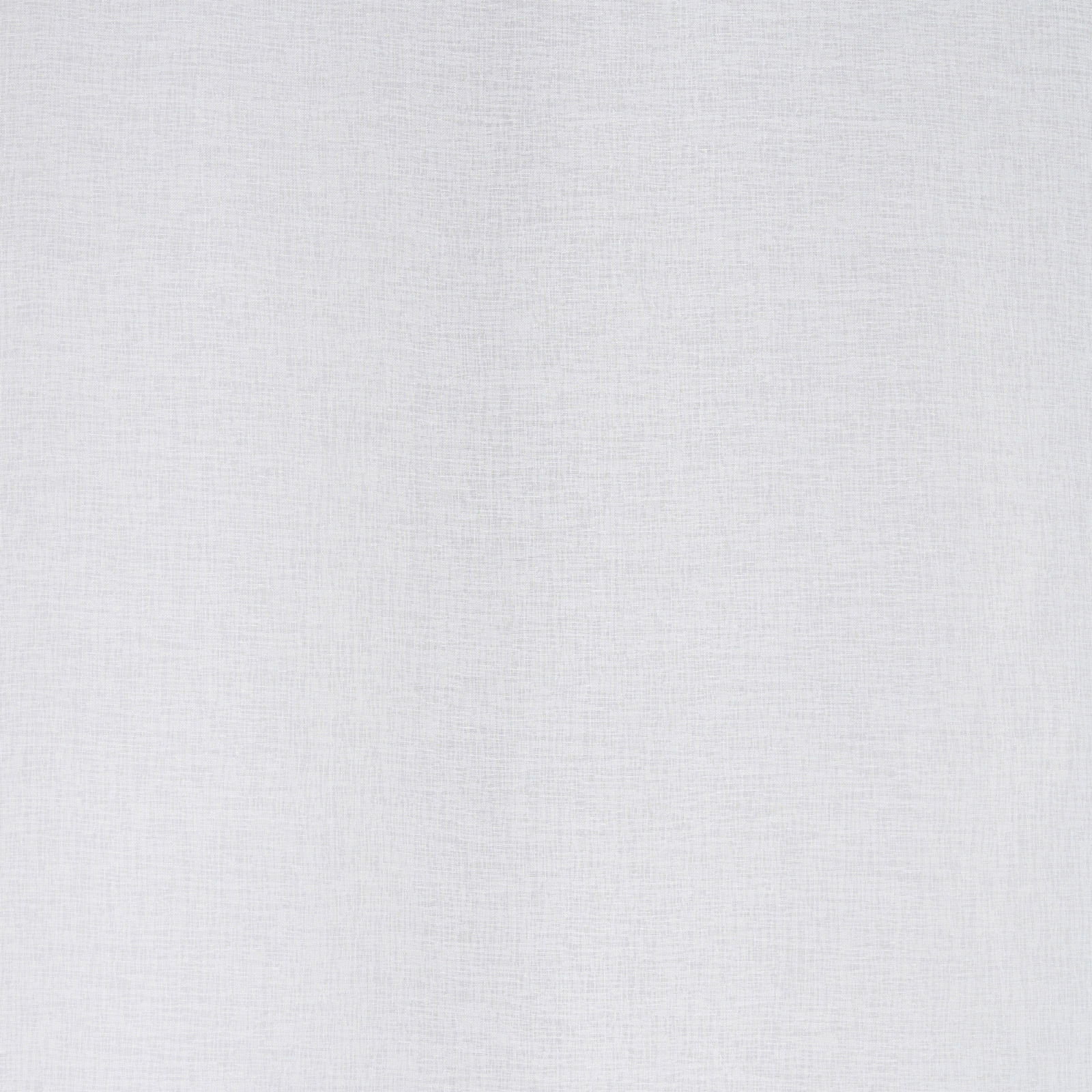 Nahaufnahme eines weißen Fertigvorhangs mit feiner Textur.