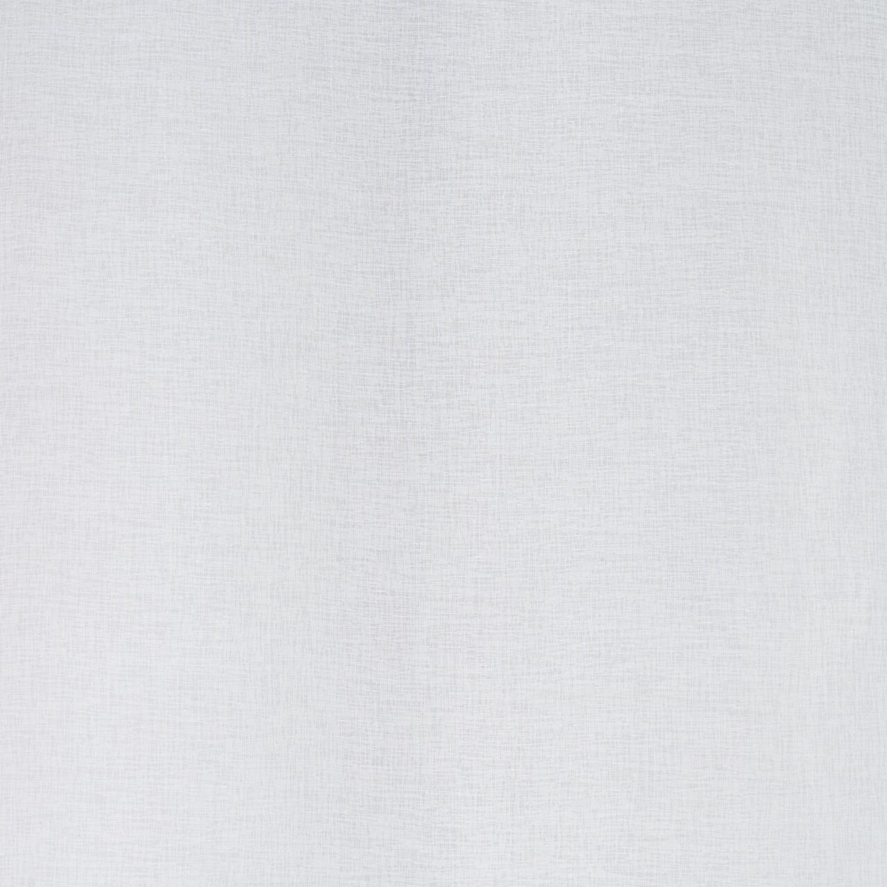 Nahaufnahme eines weißen Fertigvorhangs mit feiner Textur.