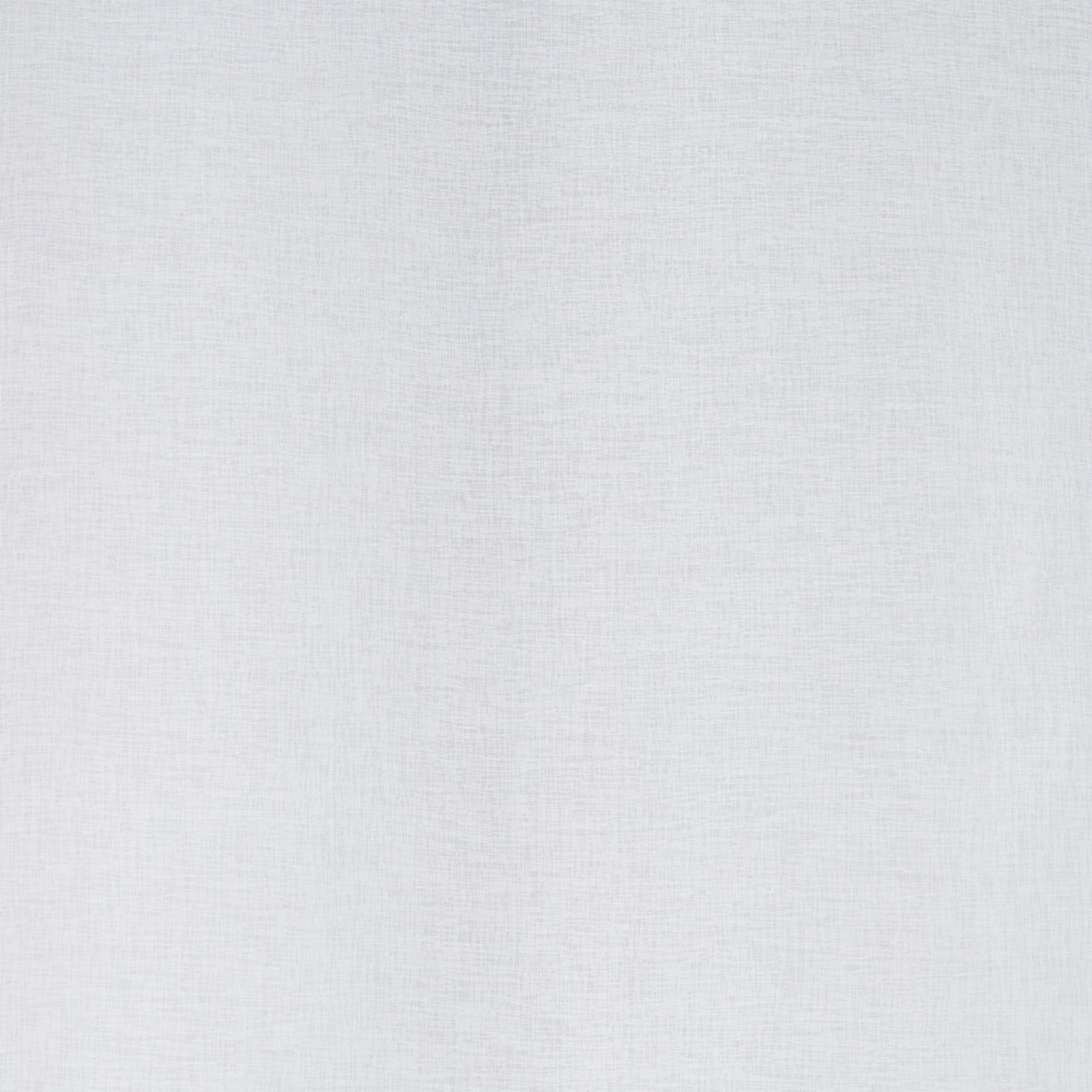 Nahaufnahme eines weißen Fertigvorhangs mit feiner Textur.