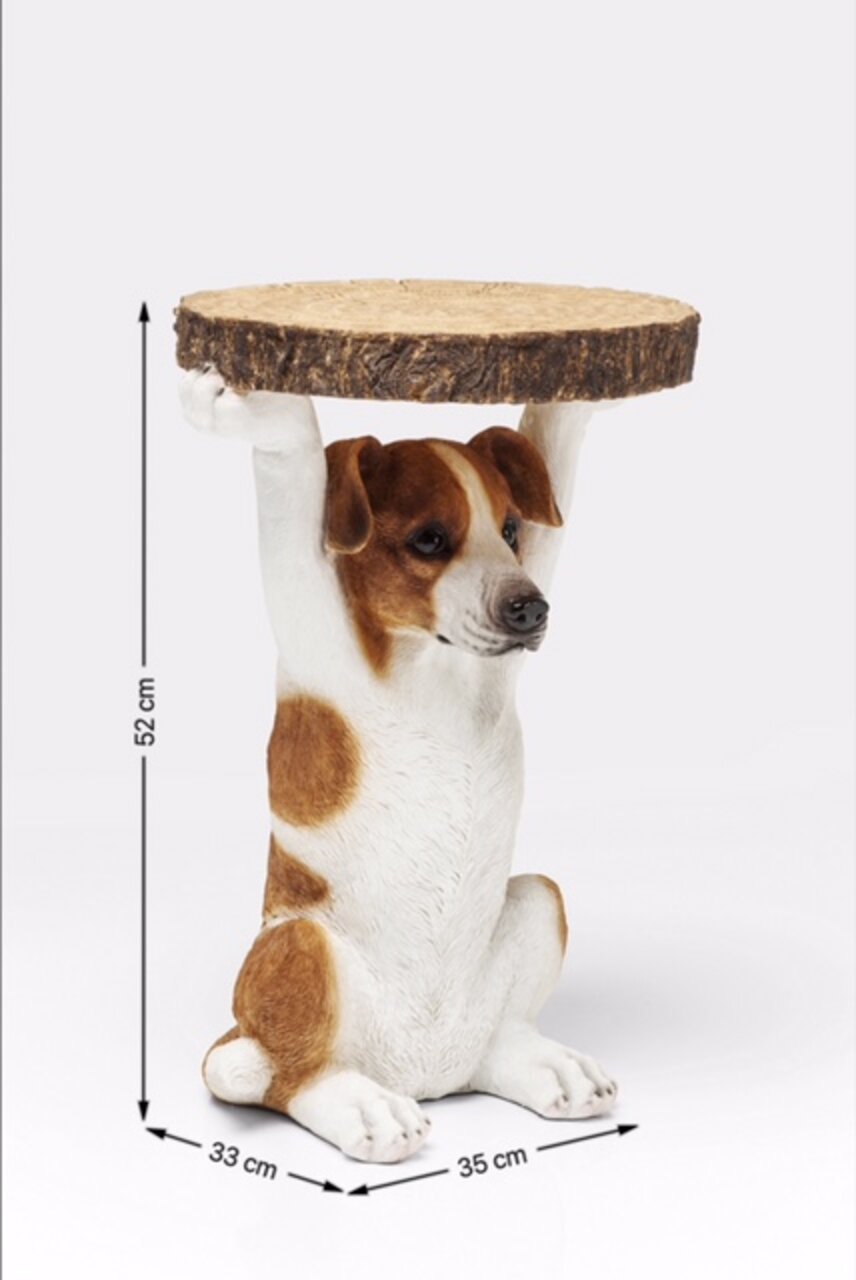 Bijzettafel in de vorm van een zittende hond die een rond tafelblad vasthoudt, gezien vanuit de zijkant.