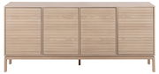 Frontale Ansicht eines modernen Sideboards aus hellem Holz mit vier Türen und horizontalen Linien.