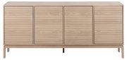 Vooraanzicht van een modern dressoir van licht hout met vier deuren en horizontale lijnen.