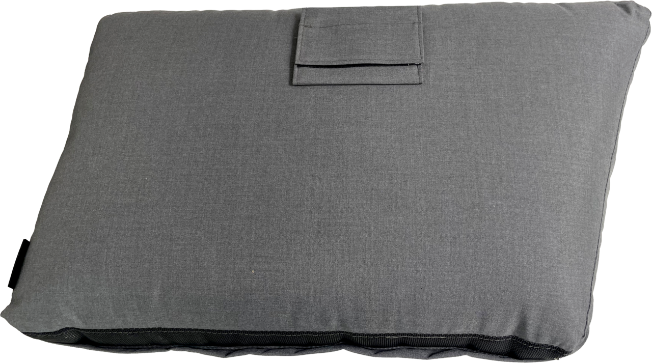 Graue Lounge-Rückenlehne in Vorderansicht mit rechteckiger Form und einer kleinen Tasche oben.