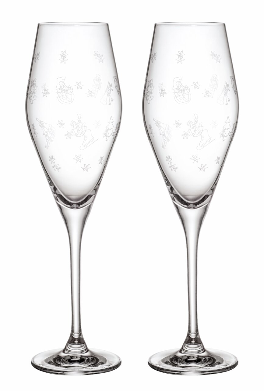 Zwei elegante Sektkelche mit feinen winterlichen Gravuren, frontal abgebildet.