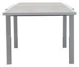 Moderner Gartentisch aus Metall mit rechteckiger Tischplatte, frontal fotografiert.