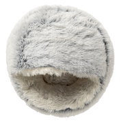 Rundes, flauschiges Haustierbett in Grau und Weiß, von oben betrachtet.