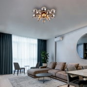 Moderne Deckenleuchte mit kugelförmigen Elementen in einem stilvollen Wohnzimmer, Perspektive von unten.