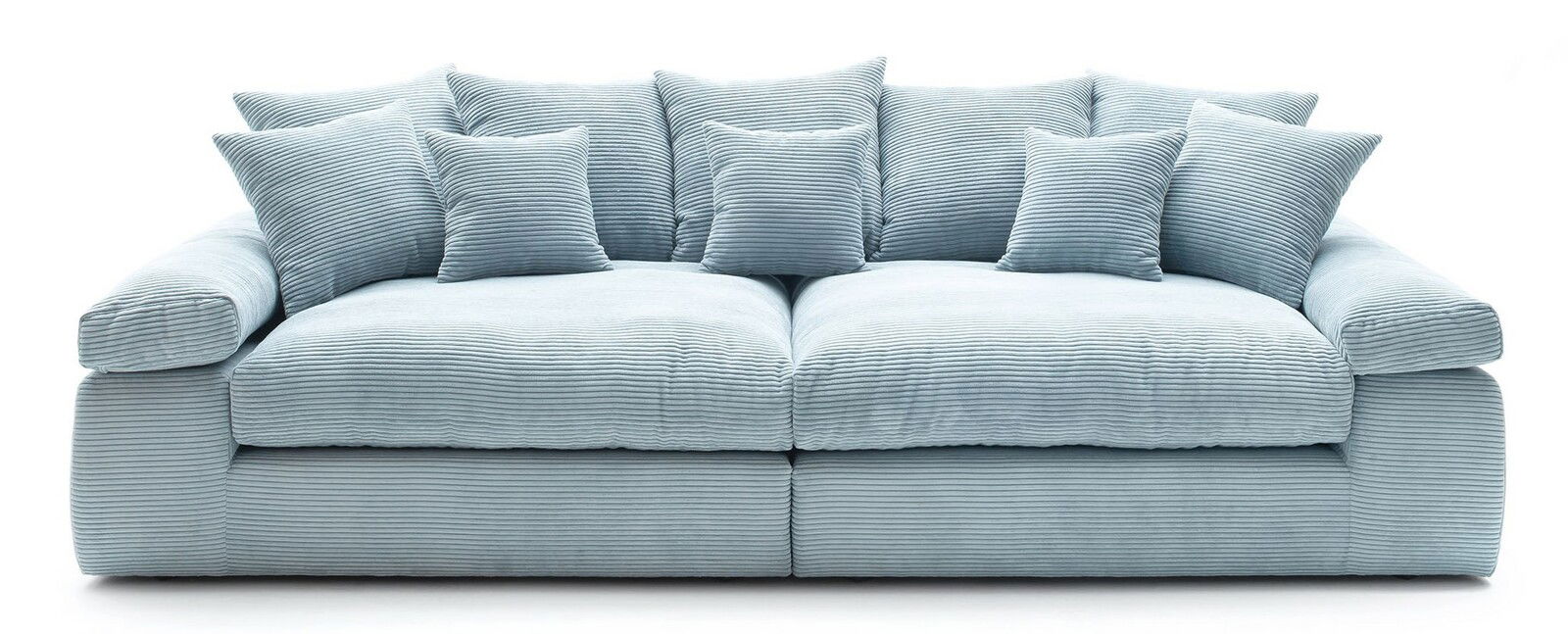 Großes, hellblaues Sofa mit mehreren Kissen, Vorderansicht