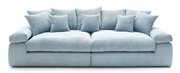 Großes, hellblaues Sofa mit mehreren Kissen, Vorderansicht