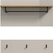 Garderobenkombination mit Holzablage und schwarzer Kleiderstange, darunter drei schwarze Haken an einer Wand. Frontalansicht.