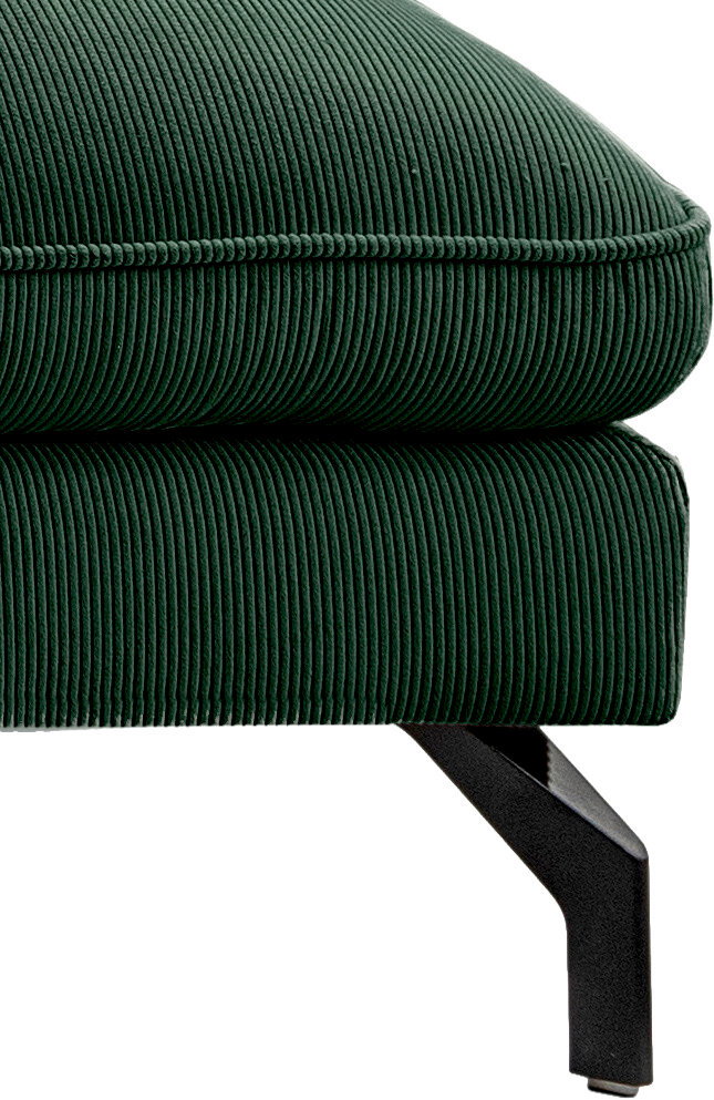 Detailaufnahme eines dunkelgrünen Cord-Polsterkissens mit schwarzem Metallfuß, seitliche Perspektive