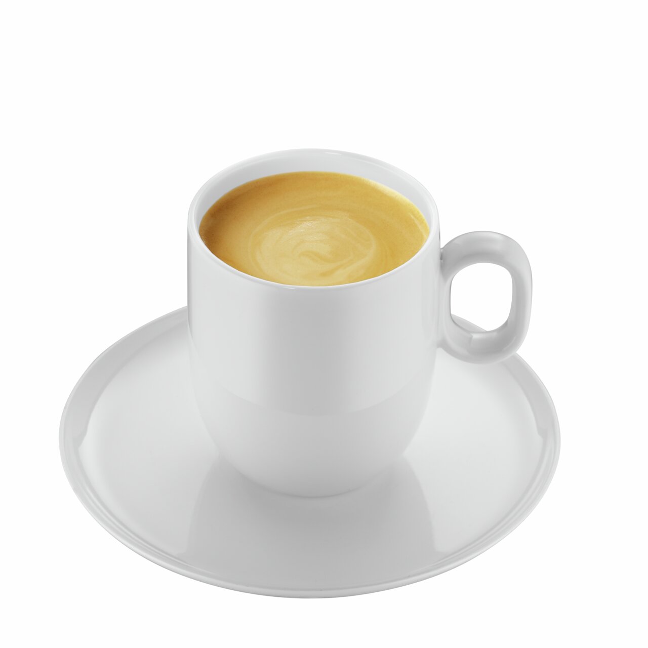 Weiße Kaffeetasse mit Untertasse, gefüllt mit Café Crème, aus der Vogelperspektive.
