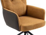 Moderner Sessel mit braunem Stoffbezug und schwarzem Gestell, seitliche Perspektive