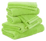 Stapel von hellgrünen Handtüchern, seitliche Perspektive