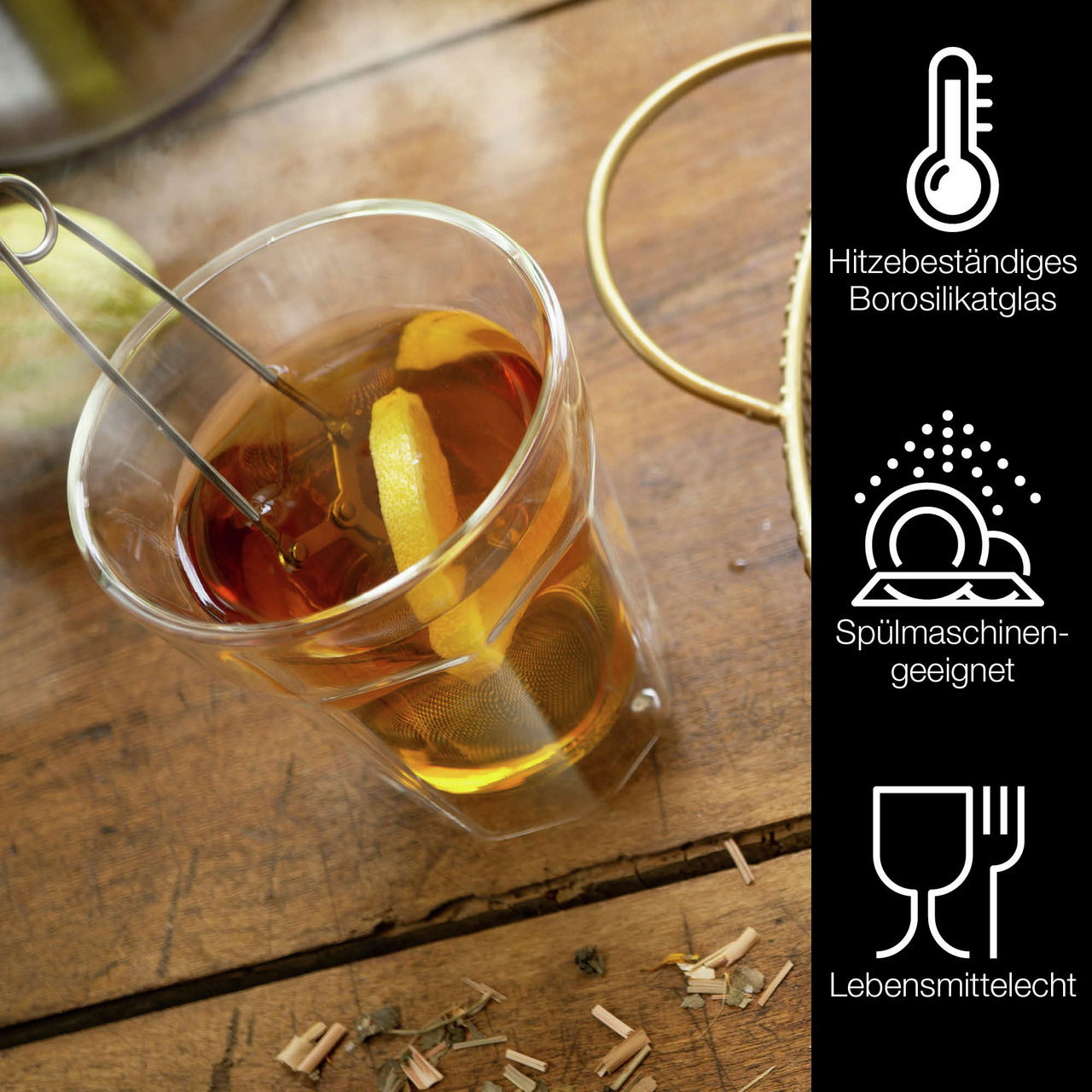 Ein hitzebeständiges Borosilikatglas mit Tee und Zitronenscheibe, von oben fotografiert. Spülmaschinengeeignet und lebensmittelecht.