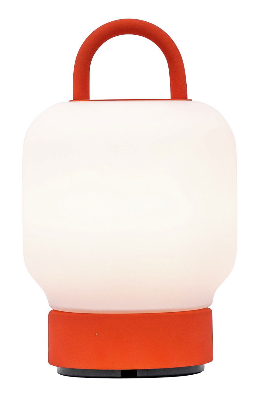 Tragbare orangefarbene Lampe mit rundem Griff, frontal abgebildet.