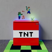 Op Minecraft geïnspireerde rode TNT-opbergdoos/kist met wit lint en het opschrift „TNT“, met bovenaan een verlichte Creeper-kop en muurstickers (Steve, zombie, TNT) tegen een grijze muur; perspectief: vooraanzicht op ooghoogte.