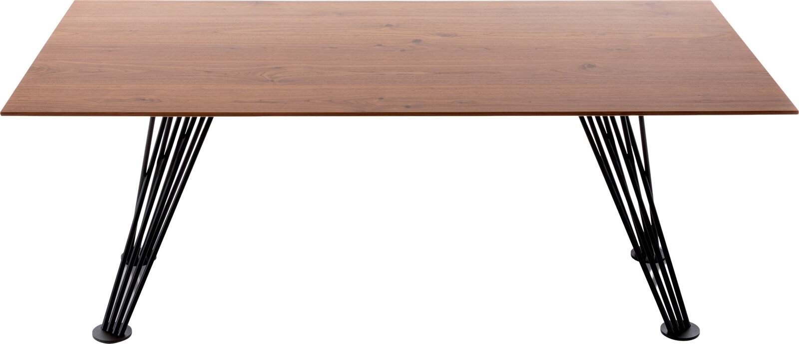 Rechteckiger Esstisch mit warmer Holzplatte und schwarzen, schräg gestellten Metallbeinen, freigestellt auf weißem Hintergrund, in frontaler Seitenansicht auf Augenhöhe