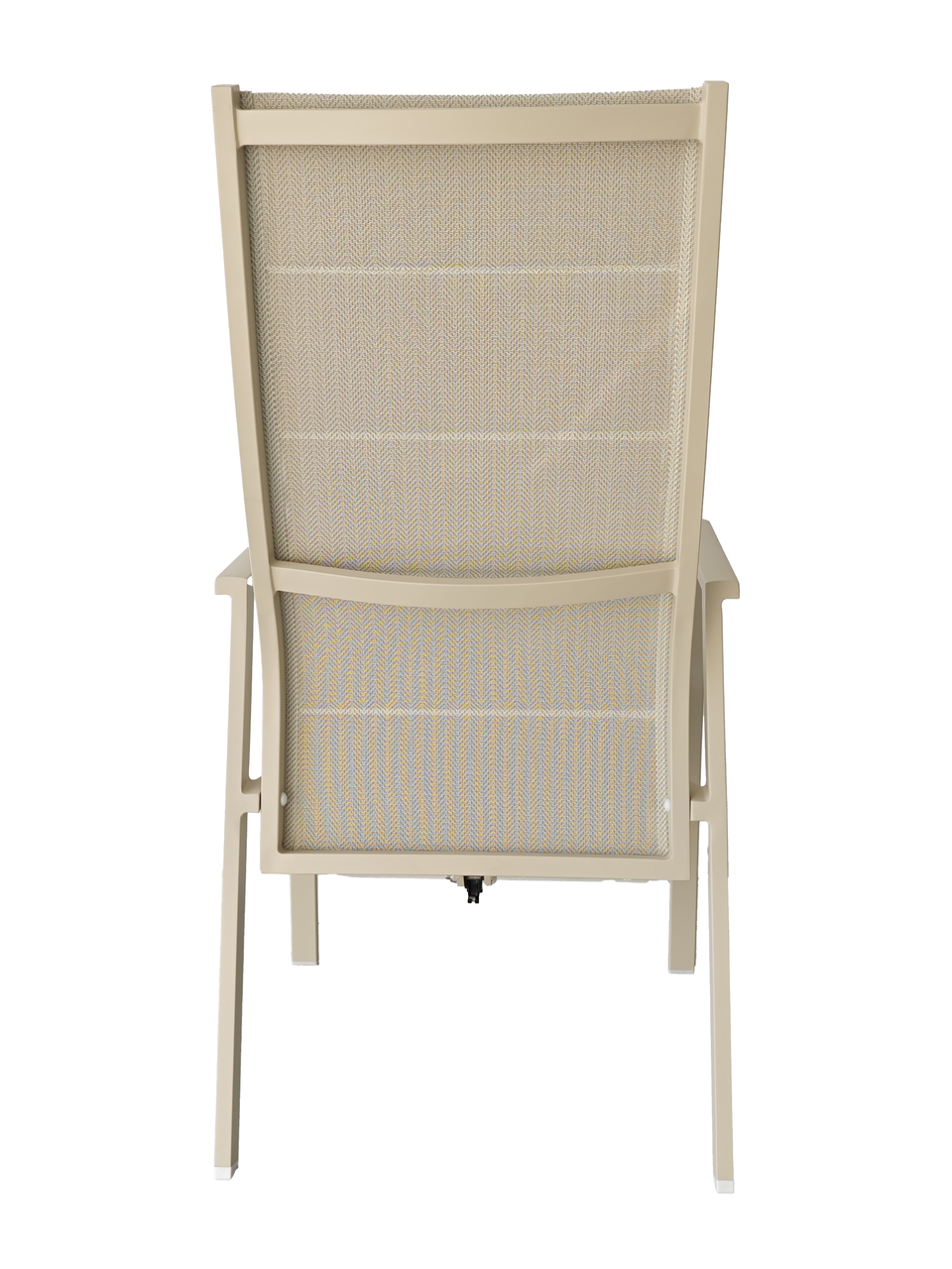 Rückansicht eines beigen Gartensessels mit Netzgewebe.