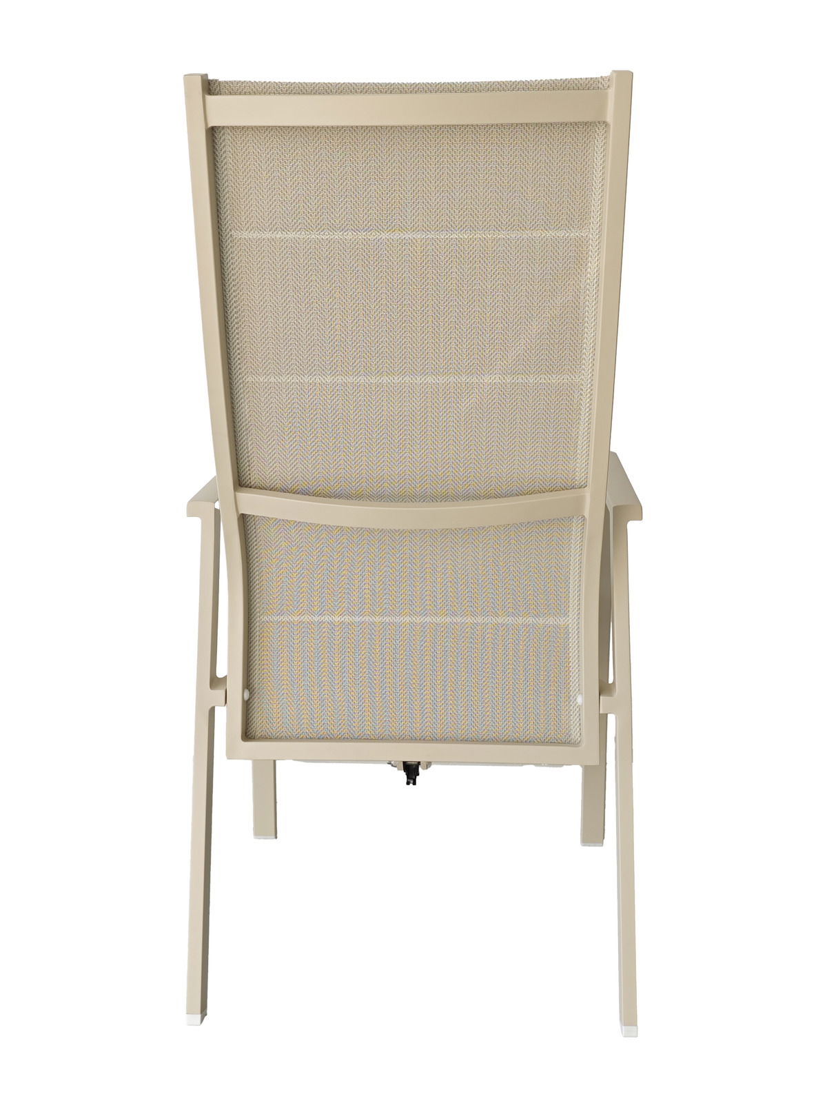 Rückansicht eines beigen Gartensessels mit Netzgewebe.