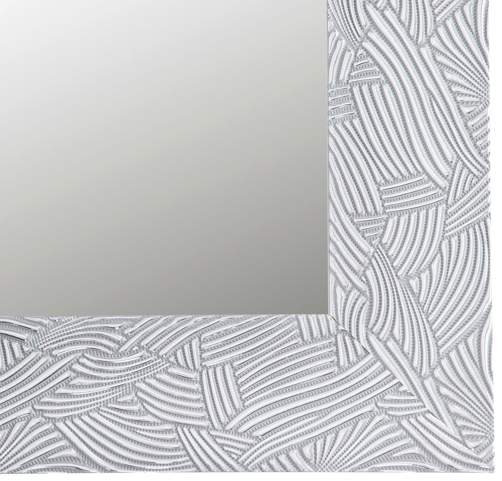 Detailansicht eines Spiegels mit dekorativem, strukturiertem Rahmen in Weiß.