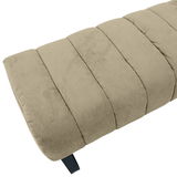 Nahaufnahme einer 2,5er-Sitzbank mit beige-grauem Stoffbezug und schwarzen Metallbeinen, seitliche Perspektive