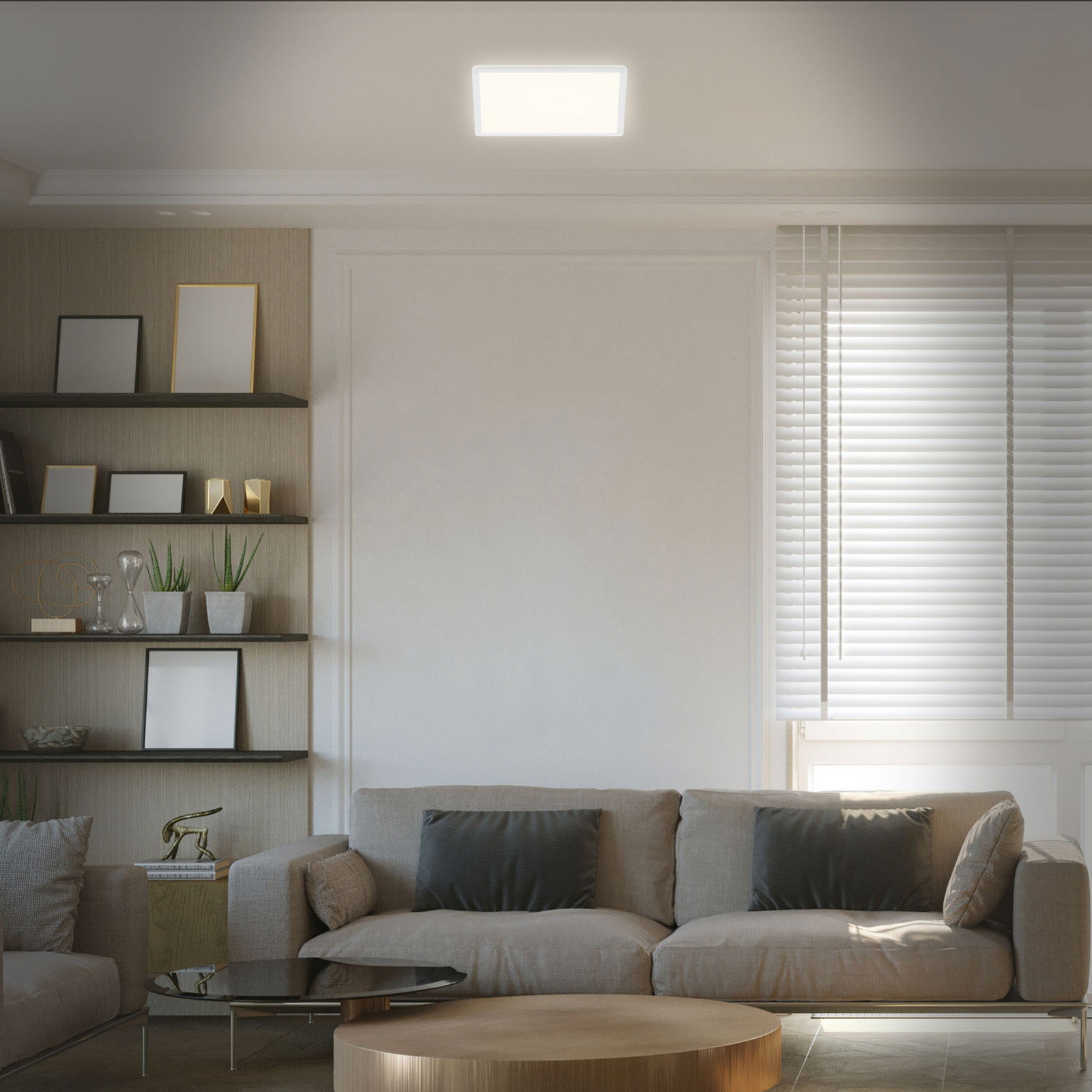 Moderne LED-Deckenleuchte in einem stilvollen Wohnzimmer, von unten betrachtet.