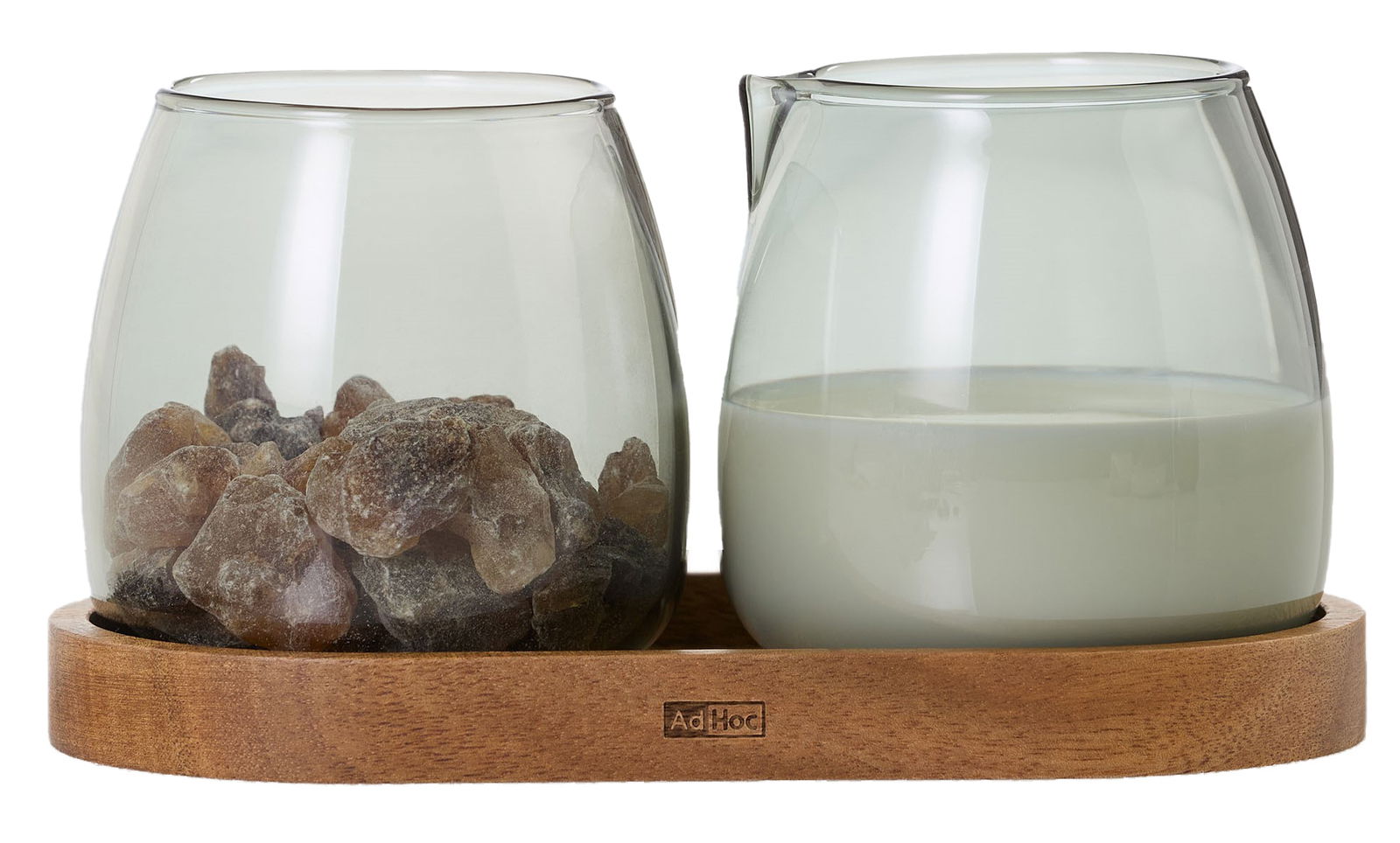 Milch- und Zucker Set Yuna auf einem Holztablett, Vorderansicht