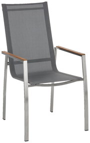 Moderner Gartensessel mit Metallrahmen und Holzarmlehnen, seitliche Perspektive