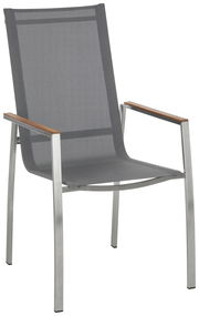 Moderner Gartensessel mit Metallrahmen und Holzarmlehnen, seitliche Perspektive