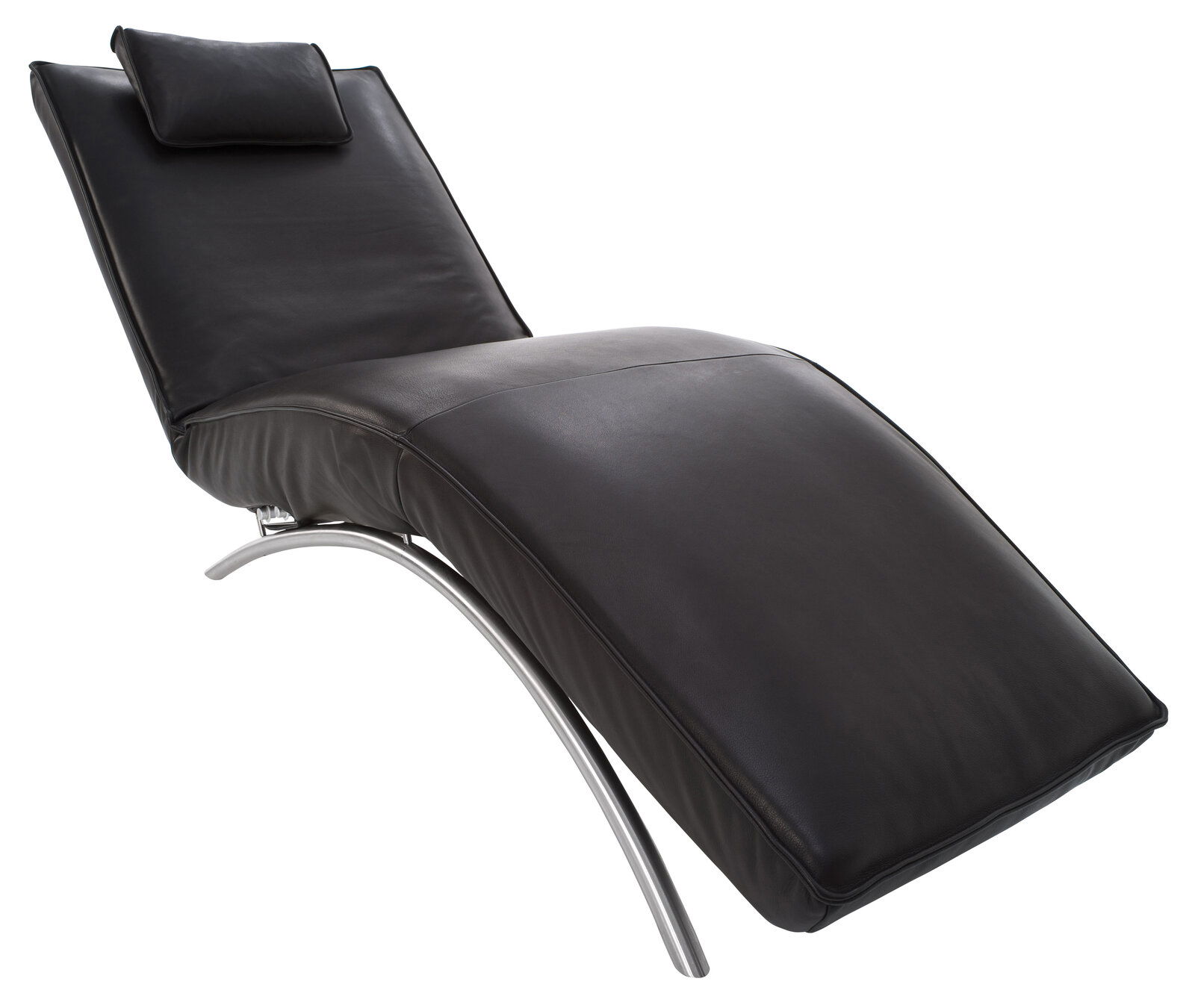 Schwarze Liege mit gebogenem Metallgestell und Kopfkissen, seitliche Perspektive
