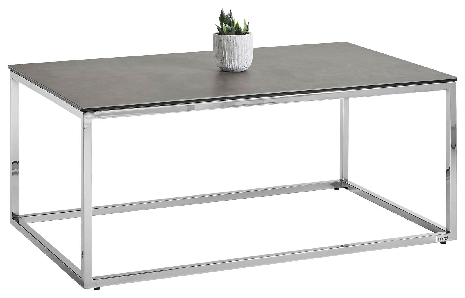 Moderner Couchtisch mit rechteckiger Glasplatte und verchromtem Metallgestell, seitliche Perspektive, dekoriert mit einem kleinen Pflanzentopf.