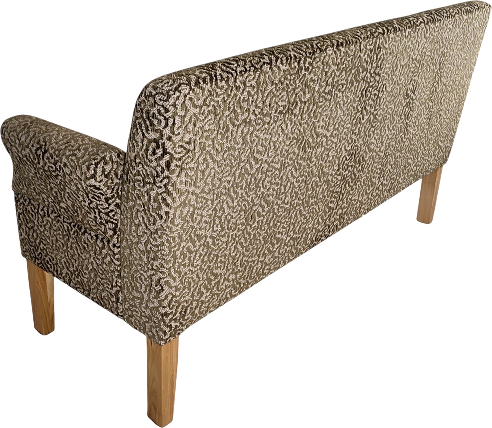 Gepolsterte Sofarückenlehne mit gemustertem Stoffbezug in Beige-Braun und Holzbeinen, Ansicht schräg von hinten links