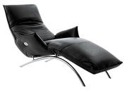 Schwarze Funktionsliege aus Leder mit gebogenem Metallgestell, seitliche Perspektive