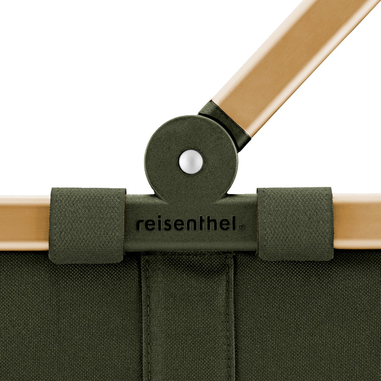 Nahaufnahme eines grünen Tragekorbs mit Holzgriff und dem Logo 'reisenthel'.