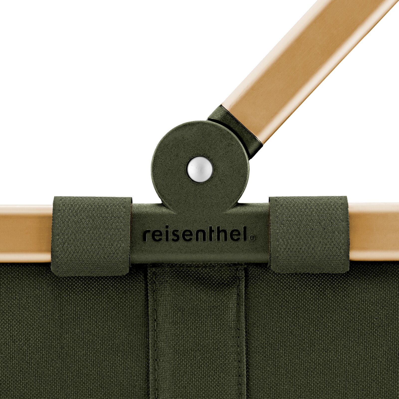 Nahaufnahme eines grünen Tragekorbs mit Holzgriff und dem Logo 'reisenthel'.