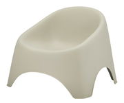 Moderner, beiger Stapelsessel aus Kunststoff, seitliche Perspektive